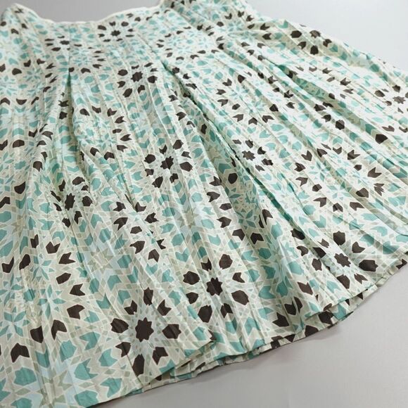 Banana Republic Silk Skirt Womens 4 Green Crinkle Geo-Print Fit & Flare Modest - Picture 10 of 14